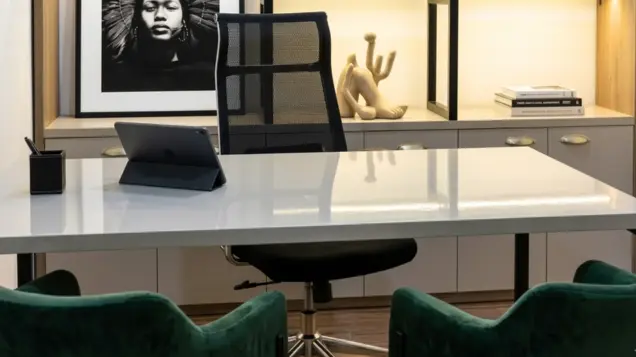 Espaço do estúdio Jozi Marttins em Moema – ambiente elegante e aconchegante