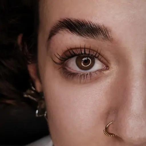 Resultado de lash lifting – cílios curvados e naturais sem extensão